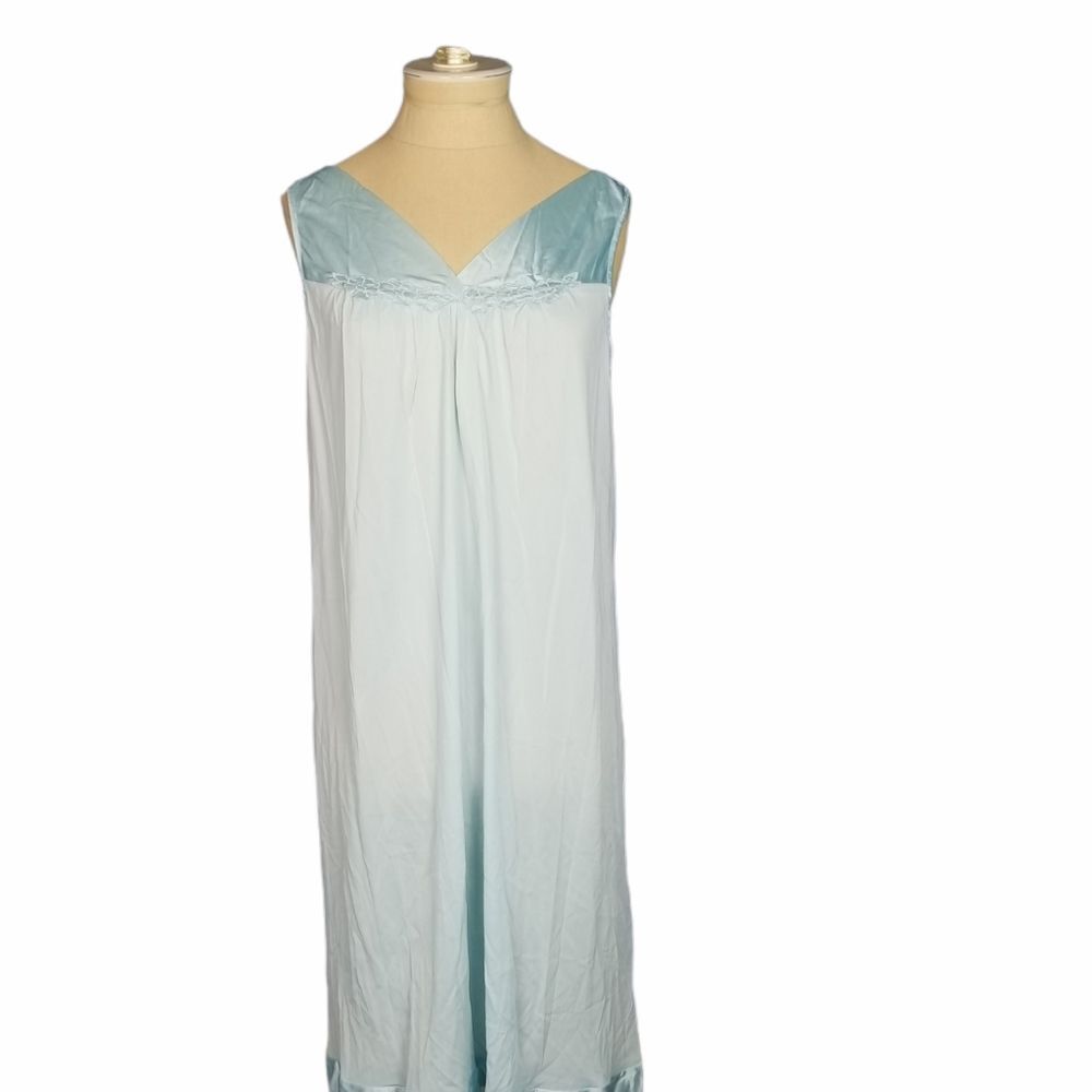 Vanity Fair Blue Sleeveless Nylon Gown size Medium
